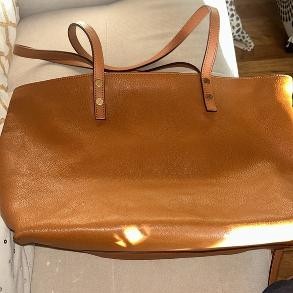 Chloe Dilan Tote is guaranteed 100% authentic. - Picture 8 of 10